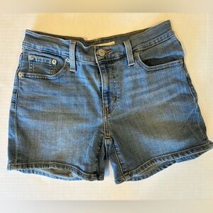 Levi’s Mid Length Jean Shorts size 26